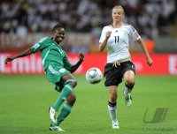 FIFA Frauen-Weltmeisterschaft 2011: Perpetua NKWOCHA (li, Nigeria) gegen Alexandra POPP (re, Deutschland)