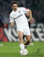 Fussball 1. Bundesliga: BMG, NEUVILLE Einzelaktion am Ball