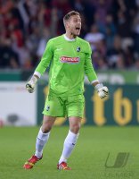 Fussball DFB Pokal 2. Runde 13/14: JUBEL Torwart Oliver Baumann (SC Freiburg)