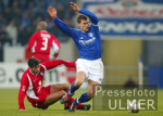 Fussball Bundesliga: Schalke - Lautern, Zweikampf