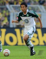 Fussball: 1. Bundesliga Saison 2010/2011: Wolfsburg, HASEBE Einzelaktion