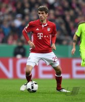 Fussball DFB Pokal 2. Runde 16/17: FC Bayern Muenchen - FC Augsburg