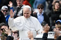 Papst Leo XIV. am Palmsonntag auf dem Petersplatz