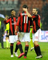 FUSSBALL SERIE A: (v.li.) Milan JUBEL mit Ronaldinho, Zlatan Ibrahimovic, Gennaro Gattuson