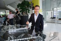 Fussball/ Nationalspieler im Mercedes-Benz Motorenwerk