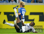 Fussball 1. Bundesliga: Schalke - Frankfurt, Zweikampf mit Moeller