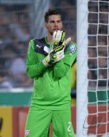 Fussball DFB Pokal 2. Runde 13/14: Torwart Thorsten Kirschbaum (VfB Stuttgart)