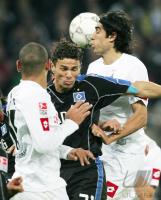 Fussball 1. Bundesliga: Gladbach - Hamburg, Zweikampf