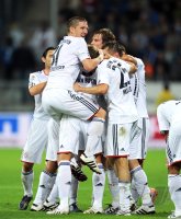 Fussball 1. Bundesliga :  Bastian Schweinsteiger, Daniel van Buyten, Thomas Mueller  (v.li., FC Bayern Muenchen)