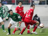 Fussball 1. Bundesliga: Wolfsburg - Bayern, Zweikampf