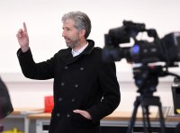 Oberbuergermeister Palmer hat die groesste Photovoltaikanlage Tuebingens offiziell in Betrieb genommen