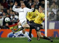 Fussball CL: Madrid - Arsenal, Zweikampf