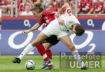 Fussball 1. Bundesliga: Leverkusen - Gladbach, Zweikampf