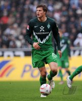 Fussball: 1. Bundesliga Saison 2010/2011: Bremen, PROEDL am Ball