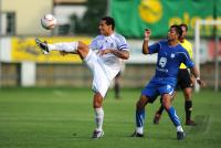 1. Fussball Bundesliga: Andre Ricardo (re, Chernomorets Burgas) gegen Jermaine Jones (li, Schalke)