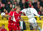 Fussball 1. Bundesliga: Lautern - Bayern, Zweikampf