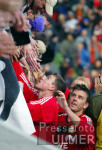 Fussball 1. Bundesliga: Leverkusen - Bremen,  Schlussjubel bei Fans