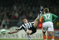 Fussball CL: Bremen - Turin, Zweikampf