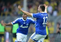 Fussball 1. Bundesliga : Jubel nach dem Tor zum 0:2 Jefferson Farfan und  Marco Hoeger (v. li., FC Schalke 04)