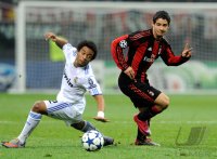 Fussball Champions League  Saison 2010/2011: Pato (li, AC Mailand)  gegen MARCELO VIEIRA (re, Real Madrid)