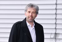 Uebergabe Corona-Schnelltests an Tuebingens Oberbuergermeister Palmer (Die Gruenen)