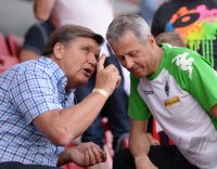FUSSBALL 1. Bundesliga 2013/2014:  Trainer Favre (Borussia Moenchengladbach) und Praesidiumsmitglied  Meyer (Borussia Moenchengladbach)