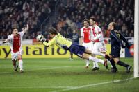 Fussball CL: Amsterdam - Mailand, Zweikampf