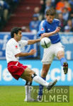 Fussball 1. Bundesliga: Schalke - Hamburg, Zweikampf