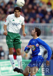 Fussball 1. Bundesliga: Bremen - Rostock, Zweikampf