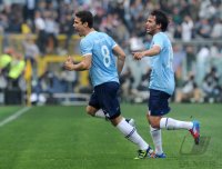 FUSSBALL SERIE A:  JUBEL Hernanes (li,) mit Gonzalez (Lazio Rom)