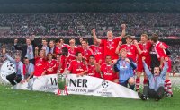 FUSSBALL CHAMPIONSLEAGUE FINALE 2000/2001:  JUBEL FC Bayern Muenchen
