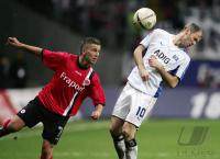 Fussball 1. Bundesliga: Frankfurt - Hamburg, Zweikampf