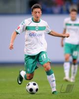 FUSSBALL BUNDESLIGA: Werder Bremen, OEZIL Einzelaktion