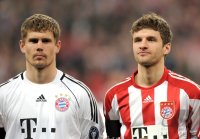 Fussball CHL  Saison 2010/2011: Thomas Kraft, Thomas Mueller (v. li., FC Bayern Muenchen)