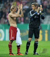 Fussball DFB Pokal 11/12 :  Anatoliy Tymoshchuk, Torwart Hans Joerg Butt (v. li., FC Bayern Muenchen)