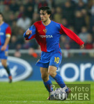 FUSSBALL CHL   FC Basel - FC Liverpool  Hakan Yakin (FCB) am Ball