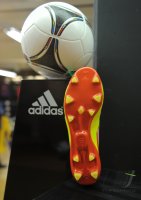 Fussball Adidas Schuh adizero F 50 miCoach und Euro Ball tango 12