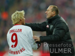 Wolf gibt Anweisungen an Driller