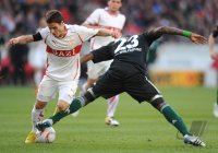 Fussball 1. Bundesliga : Stefano Celozzi (li, VfB Stuttgart)  gegen Grafite (re, VfL Wolfsburg)