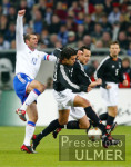 Fussball: Deutschland - Frankreich, Zweikampf