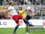 Fussball 1. Bundesliga: Dortmund - Hamburg, Zweikampf