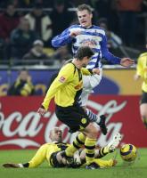 Fussball 1. Bundesliga: Dortmund - Duisburg, Zweikampf