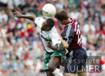 Fussball - DFB-Pokal: Bremen (A) - Muenchen, Zweikampf