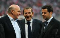 Fussball 1. Bundesliga :v. li., Manager Dieter Hoeness (VfL Wolfsburg) Tom Bender (DFL Geschaeftsfuehrer), Christian Seifert (Vorsitzender der Geschaeftsfuehrung der DFL)