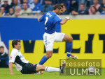 Fussball 1. Bundesliga: Schalke - Frankfurt, Zweikampf mit Moeller