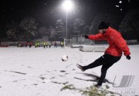 Fussball Regionalliga Suedwest 20/21: Ball im Schnee am 09.12.2020 in der Balinger Bizerba Arena