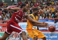Basketball 1. Bundesliga 14/15 Hauptrunde:  Walter Tigers Tuebingen - Brose Baskets Bamberg