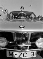 Fussball Beckenbauer (FC Bayern) mit neuem Auto