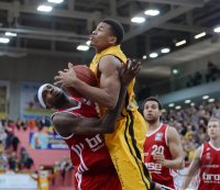 Basketball 1. Bundesliga 2013/2014:  Walter Tigers Tuebingen - Brose Baskets Bamberg