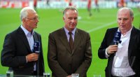Fussball CHL  Saison 2011/2012: Ehrenpraesident Franz Beckenbauer, Vorstandsvorsitzender Karl Heinz Rummenigge, Praesident Uli Hoeness (v. li., FC Bayern Muenchen)